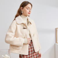 三彩2020冬季新款宽松翻领牛角扣颗粒绒短款上衣女