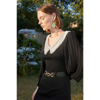 伊布都ibudu2021春季新款蕾丝领拼接雪纺袖针织连衣裙