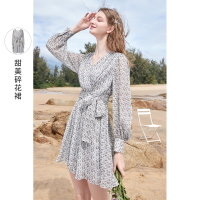 三彩2021春季新款甜美碎花裙女V领高腰短款法式桔梗灯笼袖连衣裙