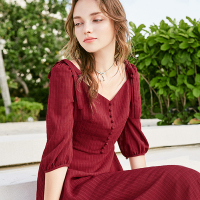 三彩2021春季新款 纯色V领露肩吊带连衣裙修身淑雅雪纺裙女