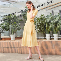 三彩2021春季新款V领围裹式系带收腰连衣裙泡泡袖中长大摆裙女