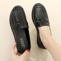 春秋妈妈鞋单鞋软底中老年女鞋舒适平底中年老人奶奶鞋皮鞋女