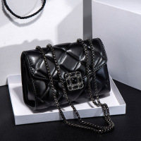 2022新款时尚链条腋下包时尚单1OjV7b