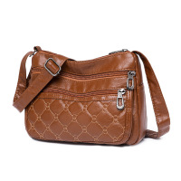 2023新款街头潮流软皮小方包女斜挎包中年单肩包妈妈包水洗皮女