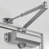 闭门器 总长15cm 孔距13.5 cm 孔距2cm 高度5.6cm 宽度3.6cm单位:个 货期7天