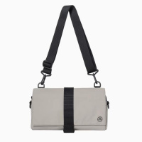 未行 Kiwee 三角单肩包犀牛灰