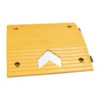 鸣固 橡胶减速带加厚斜坡缓冲单箭头减速带500*500*50