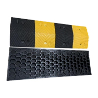 鸣固 橡塑减速带汽车限速垄加厚斜坡缓冲带公路道路面坡道橡塑人字形100*35*5 TS134051465