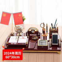 沪华 办公室桌面摆件台历架 2024台历摆件木质创意多功能笔筒带红旗商务办公装饰品 大号 豪华版 60×30cm