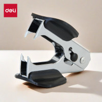 得力(deli)12#高效便捷起钉器拔钉器 带安全锁 订书机配套工具 黑 0231