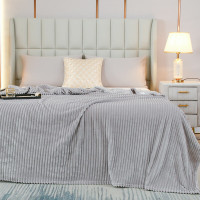 维科家纺法兰绒加厚剪花绒毛毯(灰)150*200cm随机颜色