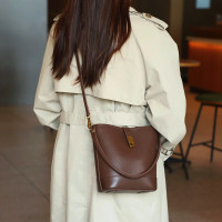 波斯丹顿水桶包复古手提包单肩斜挎包女 咖啡色BL1244701CH-10