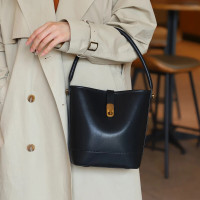 波斯丹顿水桶包复古手提包单肩斜挎包女 黑色BL1244701CH-00
