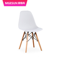 麦格尚 塑料伊姆斯椅榉木腿餐椅家用餐厅简约靠背椅子咖啡厅洽谈椅 白色