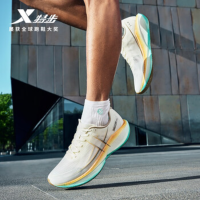 特步[海盐冰茶]360X 2.0入门级竞速碳板男跑鞋 轻便透气缓震稳定回弹 帆白/罗汉果棕