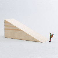 銮宇 32*34*12.5*15大约330块 三角木 (计价单位:立方米)