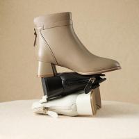 百思图秋冬商场时尚气质白色羊皮靴加绒粗跟短靴女