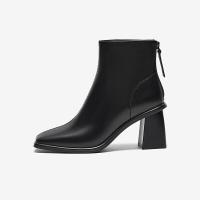 百思图冬商场个性方头时装靴皮靴粗跟女短靴