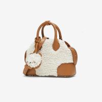 百思图冬商场毛绒玩偶包手提包单肩斜挎小包包女