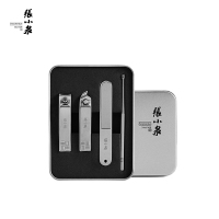 张小泉 白月光美甲四件套H21030100配置:弧口指甲钳、斜口指甲钳、挖耳勺、指甲锉