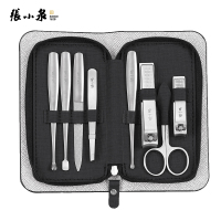 张小泉 美甲套装八件套W70023000配置:大号指甲钳、中号指甲钳、美容剪、眉夹、挖耳勺、死皮铲、指甲锉、指甲清洁器