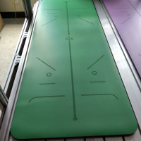 米奇喵pu天然橡胶防滑体位线瑜伽垫运动健身土豪垫吸音减震橡胶静音草绿[体位线]183*68*0.4CM