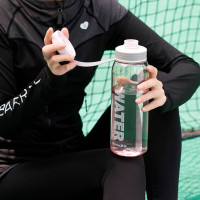 茶花格瑞斯水杯 运动杯 健身大容量水杯 便携太空杯900mL—050013!