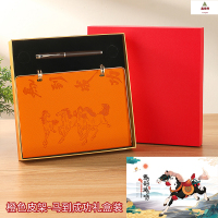 鑫京州2026年三折皮台历商务日历皮座桌面摆件企业送客户礼品礼盒装 棕色皮架--马到成功檀木笔礼盒