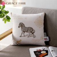 洁丽雅Grace3D精梳棉印抱枕被-陌上 JLY-YHE428 面料:聚酯纤维 填充:聚酯纤维 规格:40x40cm
