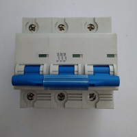 正泰(CHNT) 空气开关DZ158 3P 100A(单位:个)