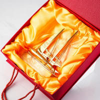 龙云天盾体育奖杯退伍退休送战友优秀老兵员工纪念品奖座刻字内雕小金人荣誉表彰证书实木奖牌定制定做