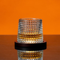 龙云天盾威士忌酒杯网红创意洋酒啤酒烈酒水晶玻璃解压陀螺旋转杯子网格纹