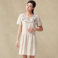 俏艺 2015夏装新款 浅卡其手工彩色刺绣短袖V领宽松连衣裙 3030