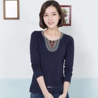 俏艺 2015春夏新款 深蓝民族风刺绣圆领拼接蕾丝下摆长袖T恤女 3190