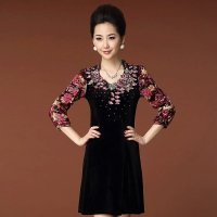 韩缘阁 2015秋冬装新款中老年女装大码妈妈装刺绣绣花金丝绒连衣裙 QY2196