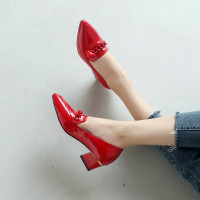 2020新款尖头中跟百搭小皮鞋女鞋浅口粗跟单鞋高跟鞋瓢鞋红色婚鞋