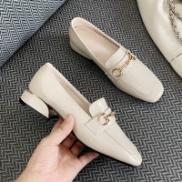 方头低跟单鞋女鞋2020新款粗跟软底漆皮英伦小皮鞋平底豆豆鞋瓢鞋