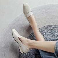 粗跟单鞋女2020春季新款时尚方头小皮鞋低跟英伦风大码女鞋工作鞋