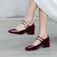 2020新款方头中跟浅口单鞋女鞋春漆皮复古粗跟酒红色真皮玛丽珍鞋