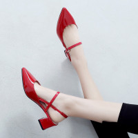 2020夏季新款真皮粗跟包头一字扣带凉鞋女中跟尖头女鞋红色高跟鞋
