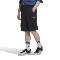 adidas originals 纯色口袋直筒运动短裤 男款 黑色 HP1102