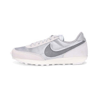 Nike/耐克 DBREAK SE女子轻便运动透气休闲跑步鞋DN3399-001