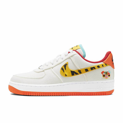 Nike耐克女鞋2023春季新款AirForce1'07LX休闲板鞋DR0148-171