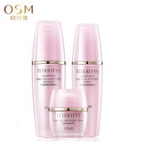 欧诗漫珍珠悦活三件套装（亮采轻盈活肤水150ml+悦活亮采嫩肤乳120ml+面霜50g）适合油性肌肤