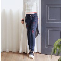 新款弹力贴布绣花修身显瘦破洞抓纹牛仔裤女T30437#8815