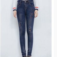 新款贴布绣花油漆点修身显瘦破洞牛仔裤女T30437#8813