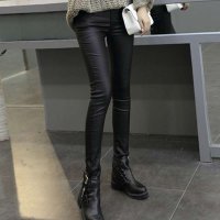 雅泊妮秋冬时尚百搭加绒外穿打底裤女修身显瘦双扣大码小脚裤皮裤 女