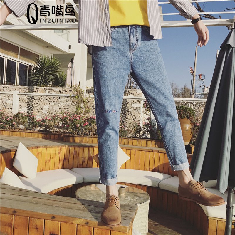 步来褶惠文艺男春季新款水洗刺绣九分牛仔裤港仔9分小脚裤子男韩版潮男裤浅蓝色夏