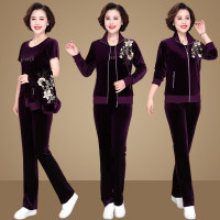妈妈秋装运动套装女2021新款中年绣花金丝绒三件套春秋中老年运动服外套女