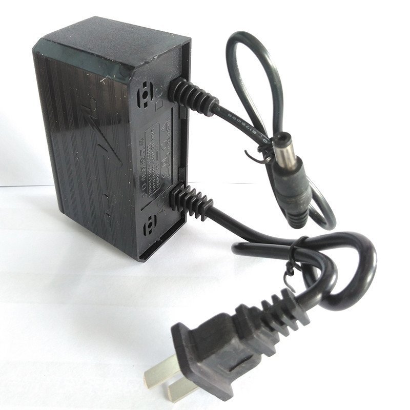 12V/2A 监控摄像头电源 录像机充电头电源 录像头电源 监控录像电源